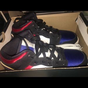 Jordan 1 mid